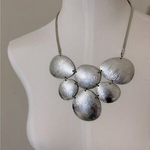 Fashion jewelry silver tone necklace